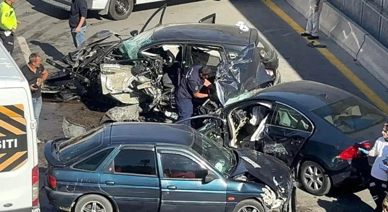 Ankara'da ardışık trafik kazası: 4 kişi yaralandı