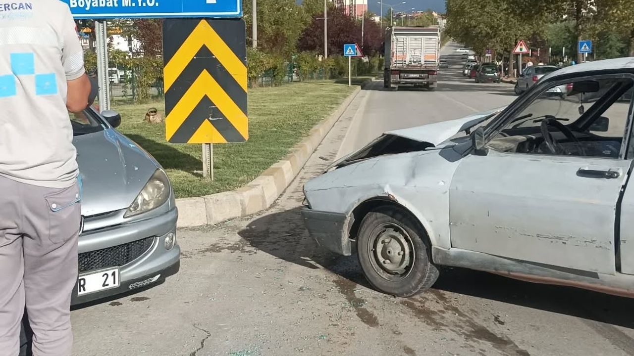 Boyabat Emniyet Kavşağında Kaza: 1 kişi yaralandı.