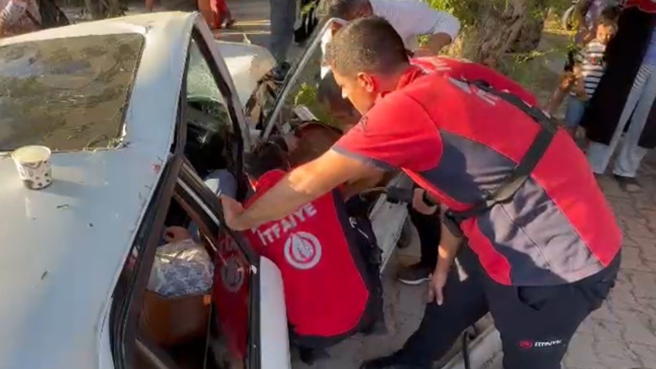 Mersin'de Kaza: 2 Kişi Yaralanarak Hastaneye Kaldırıldı
