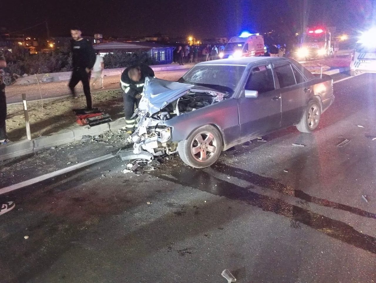 Samandağ’da trafik çarpışması: 2 kişi yaralandı.