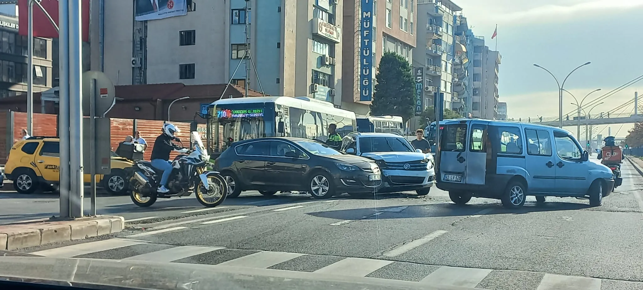 Yenicuma'da iki araç çarpıştı, kafa kafaya!