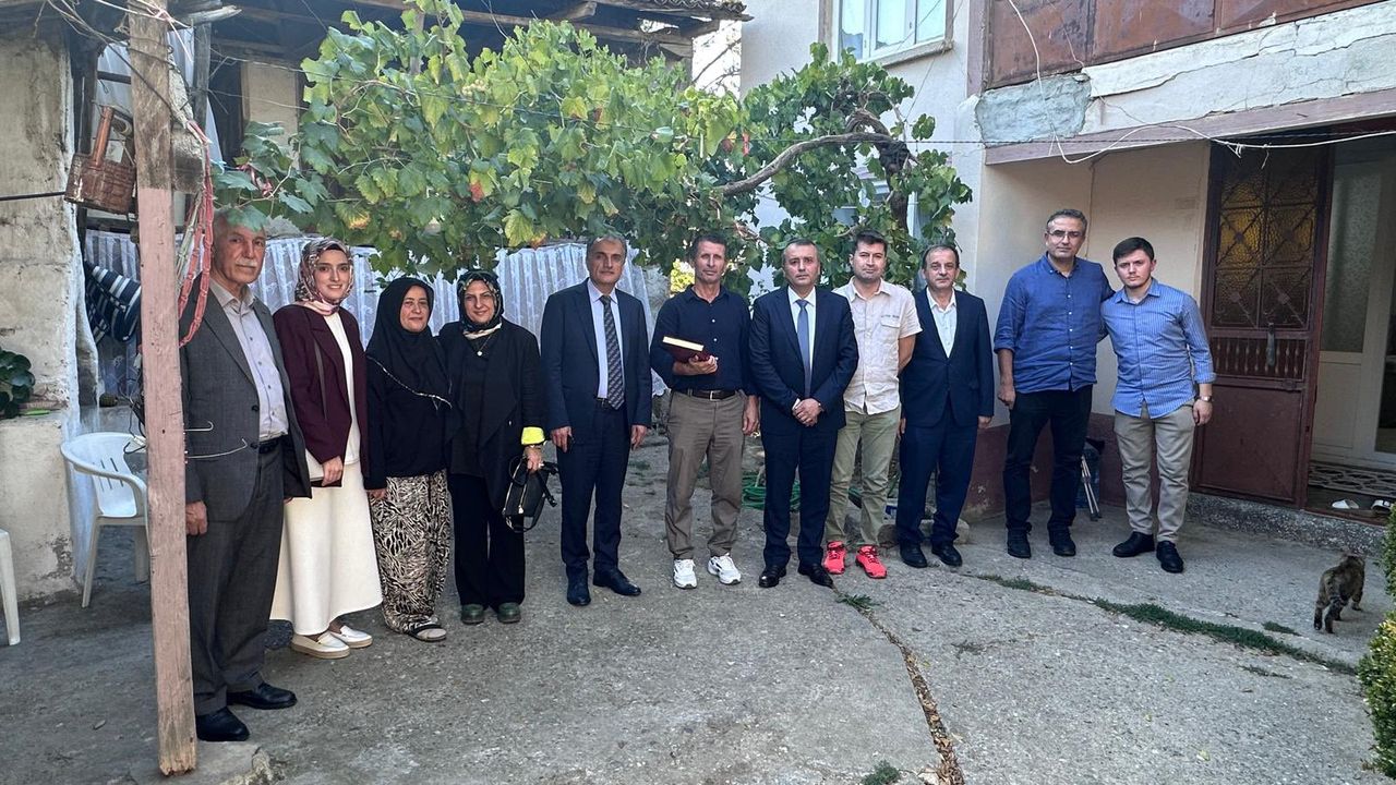 Öğrencinin ailesine başsağlığı ziyareti yapacak rektör mangaları ataktan kaybetti.