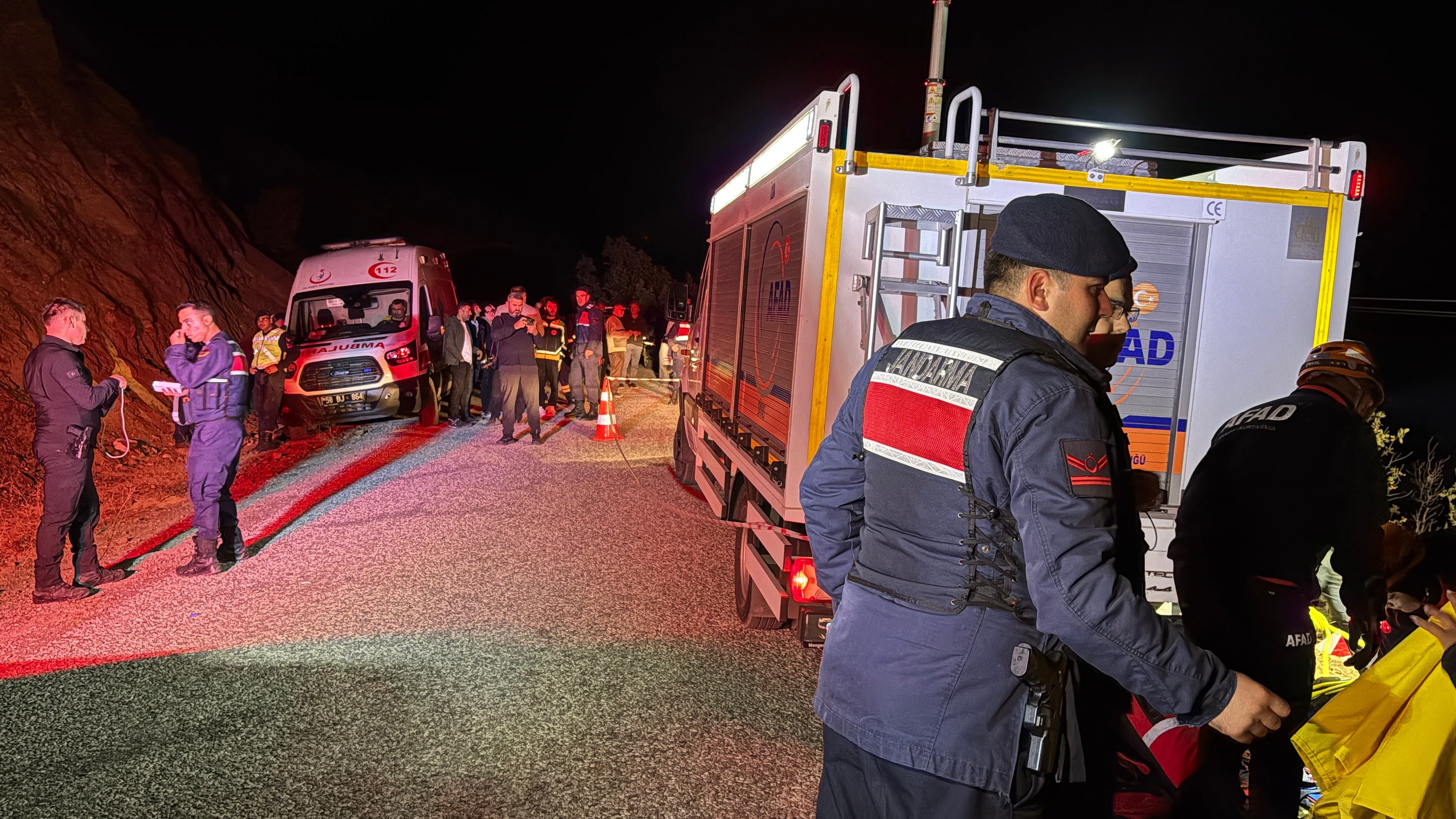 Sivas'ta dehşet verici kaza! Uçuruma 100 metre düşenlerin hiçbiri sağ kurtulamadı.