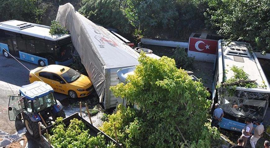 TIR, köprüden düştü! Ölü ve yaralılar bulunuyor.