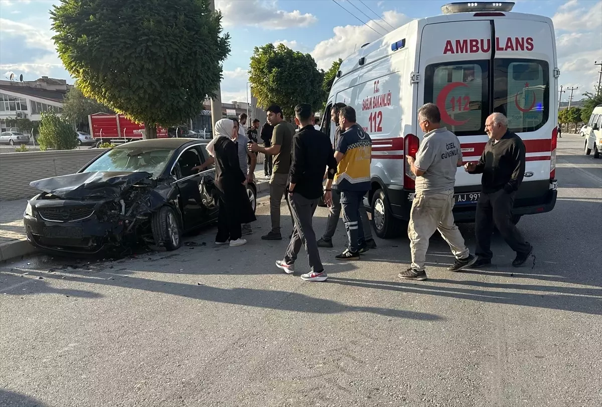 Alaca Çorum'da trafik kazası: 3 kişi yaralandı.