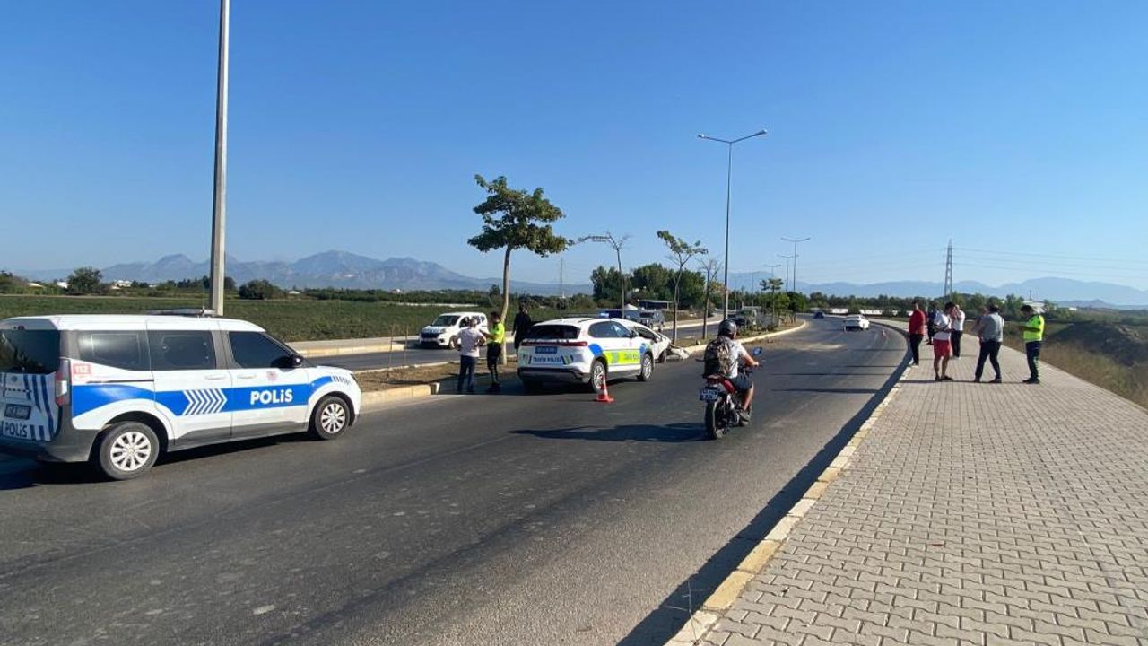 Antalya sabah kazasında şoför yaralandı.