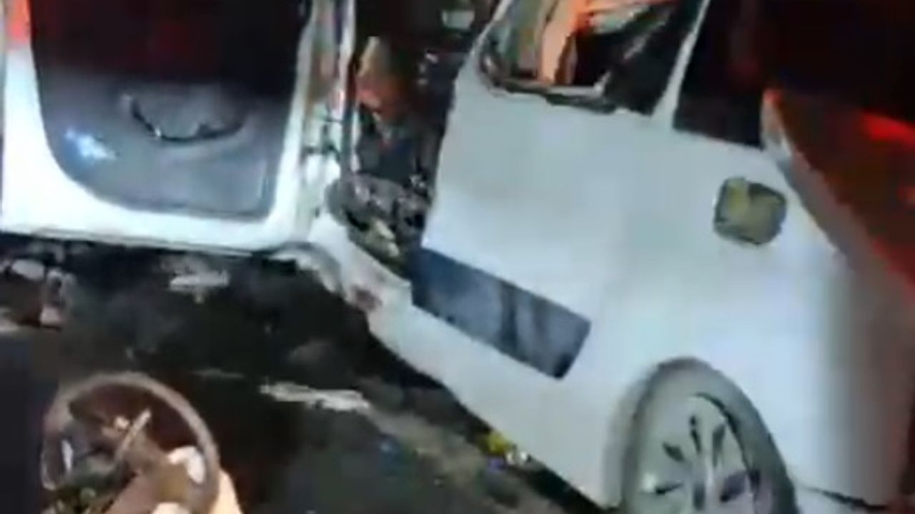 Polatlı, Ankara'da meydana gelen kazada 2 kişi hayatını kaybetti ve 1 kişi yaralandı.