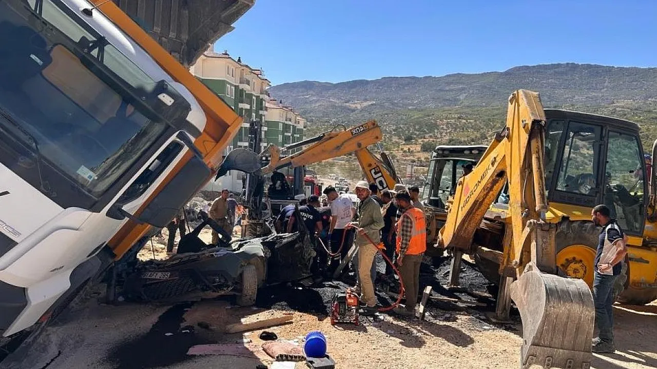 Adıyaman'da İnşaat Alanında Kamyonun Devrilmesi Sonucu Sürücü Öldü.