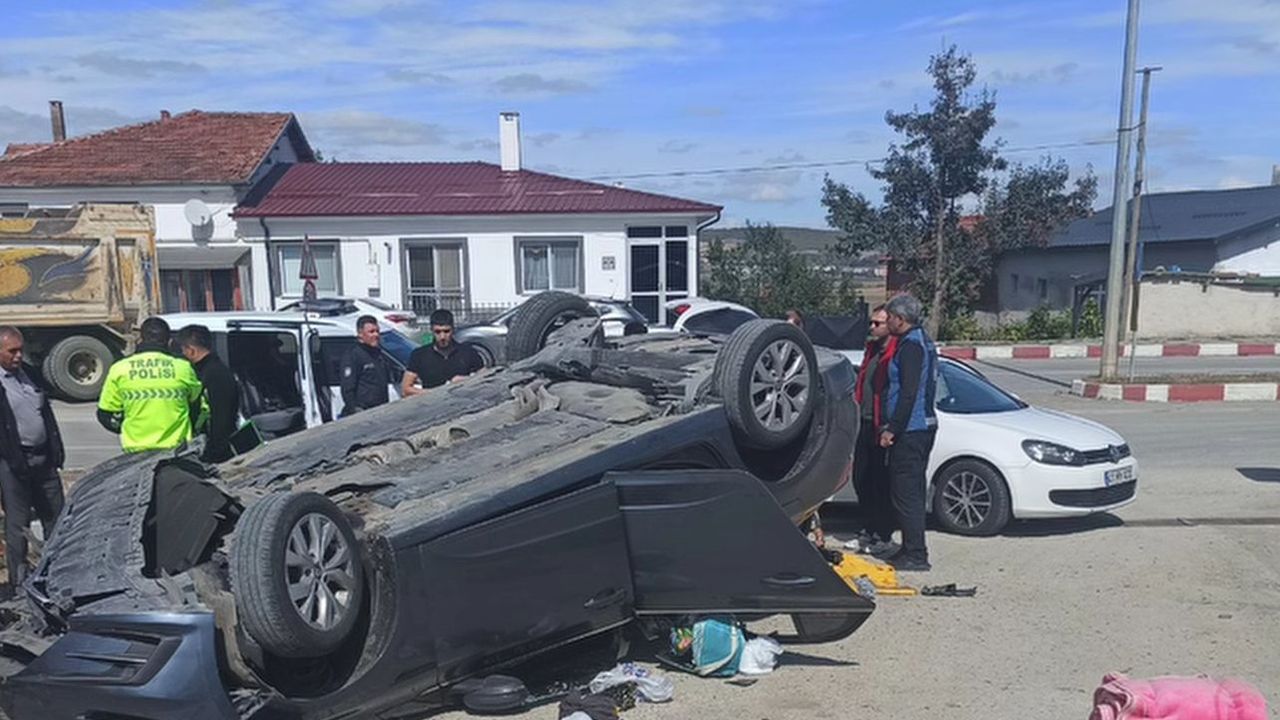 Ladik, Samsun'da trafik kazasında 3 kişi yaralandı.