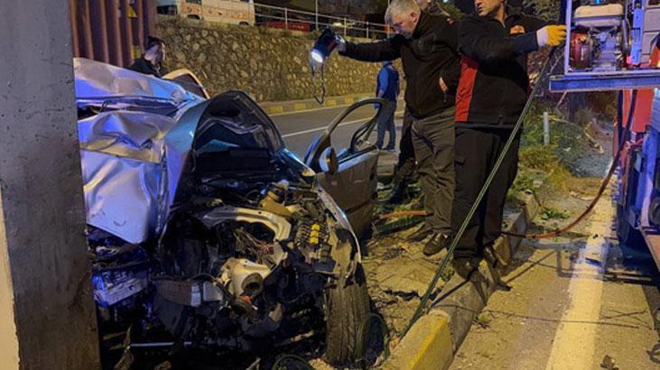 Üst geçitte çarpışan araç 2 kişiyi kaybetti.
