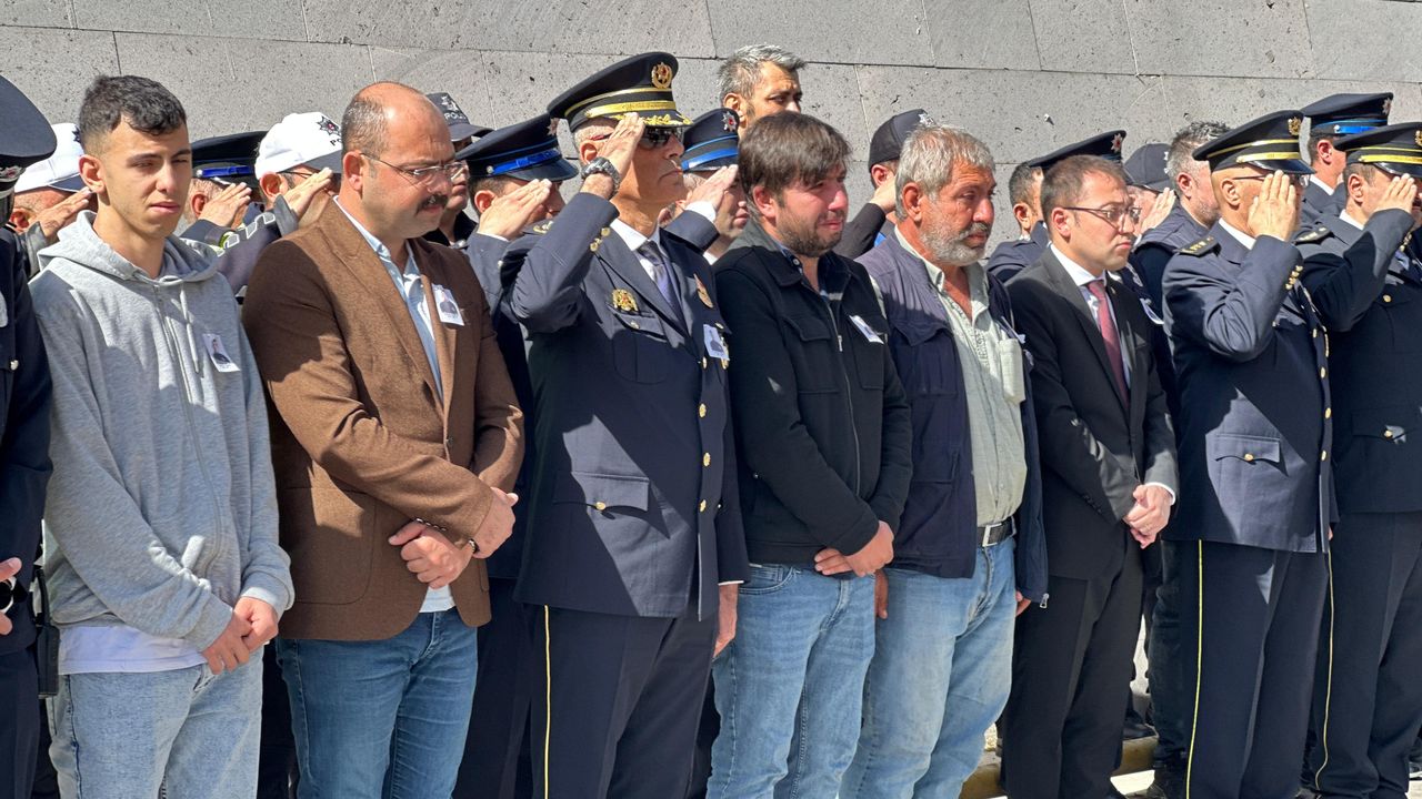 Kastamonu'da hayatını kaybeden polis okulu öğrencisi son yolculuğuna uğurlandı.