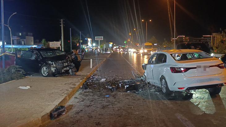 Manavgat'ta büyük kaza! Araç yayaya çarptı, her yer bir savaş alanına döndü.