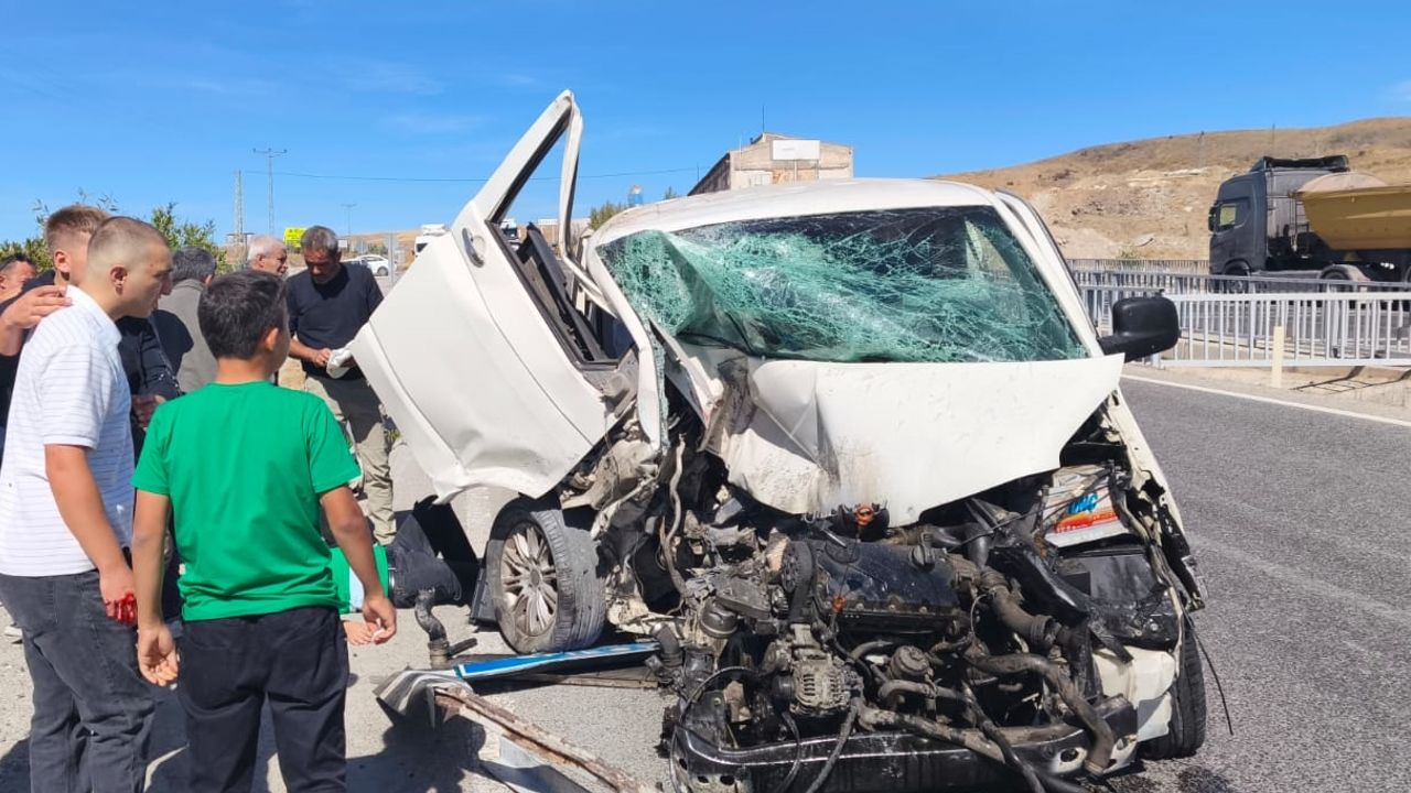 Yozgat-Ankara karayolunda meydana gelen trafik kazasında 5 kişi yaralandı