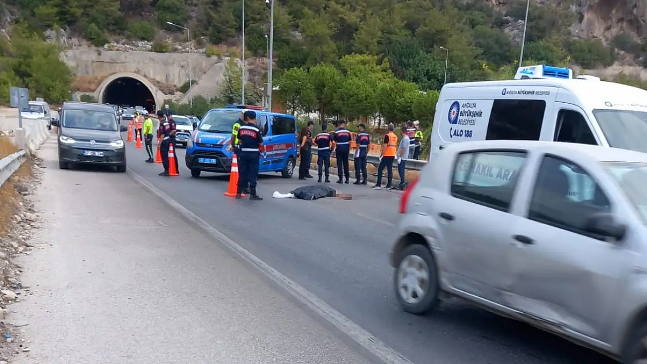 Antalya'da motosiklet kazası sonucu bir kişi hayatını kaybetti.
