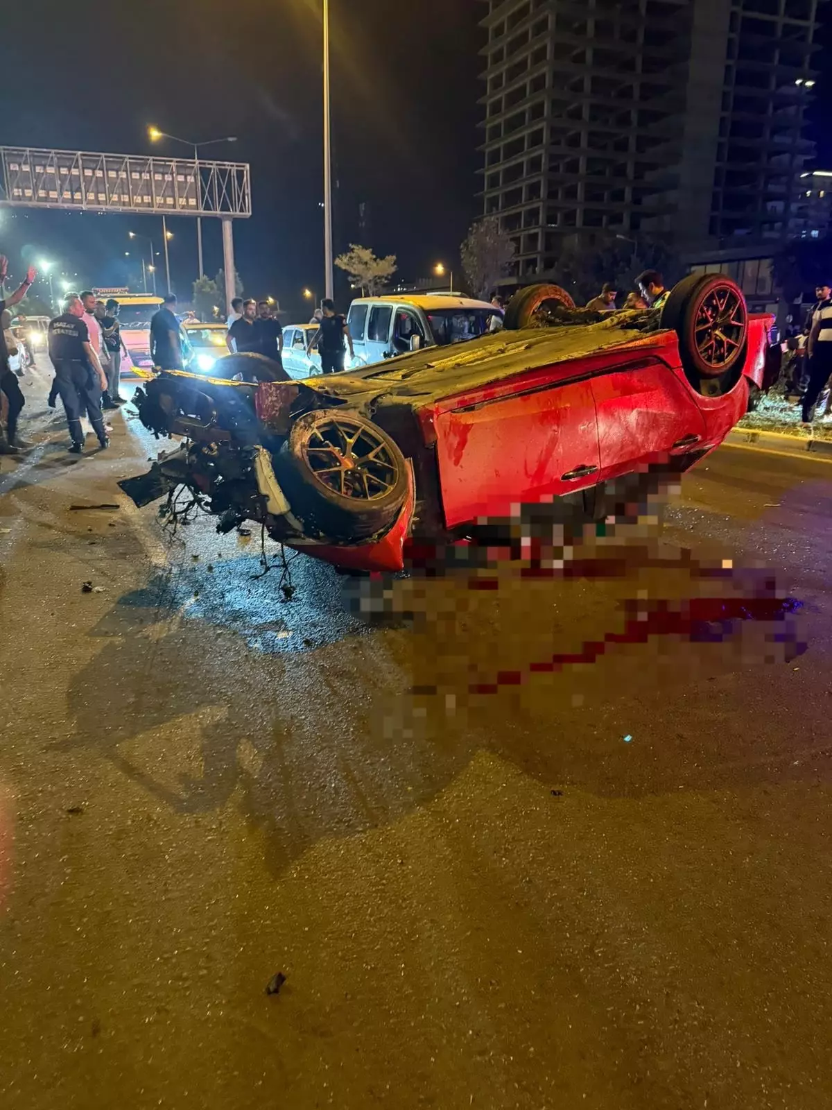 İskenderun'da trafik kazasında 3 kişi hayatını kaybetti, 3 kişi yaralandı.