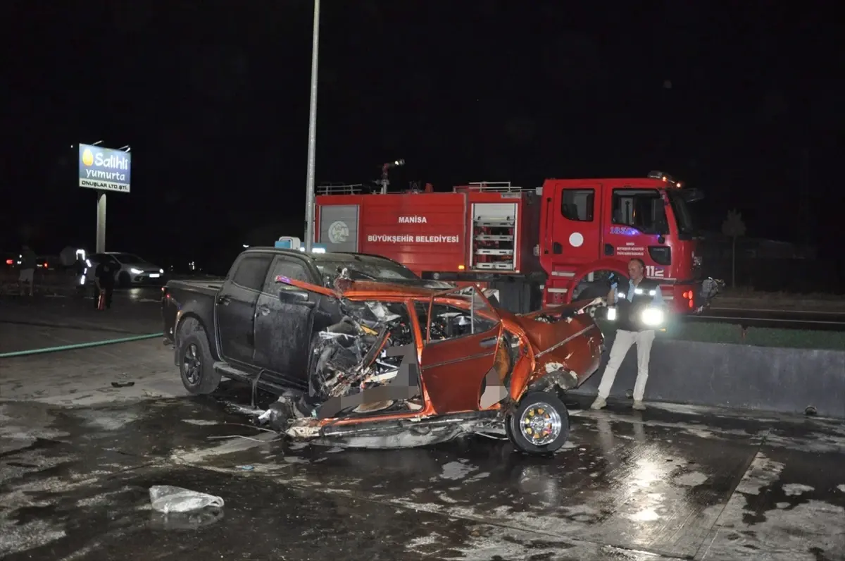 Salihli'de Trafik Faciası: 5 Can Kaybı, 6 Yaralı