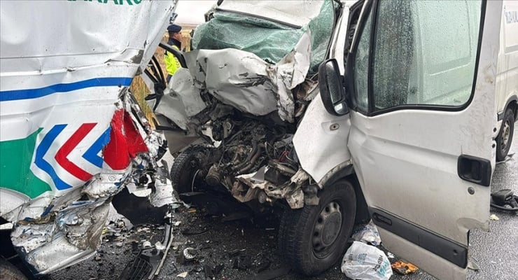 Aksaray'da iki asker trafik kazasında yaşamını yitirdi.