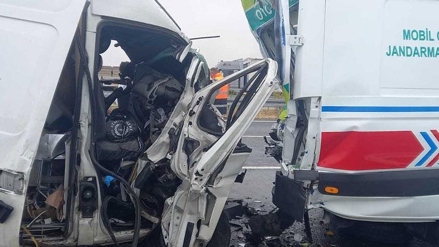 Aksaray'da trafik kazasında 2 asker hayatını kaybetti.
