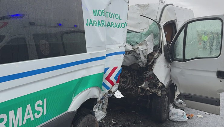 Aksaray’da trafik kazasında 2 asker şehit, 1 kişi hayatını kaybetti.