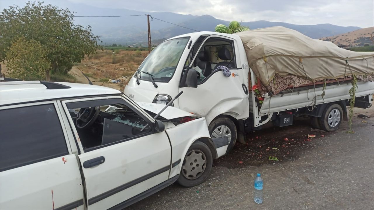 Ödemiş'te trafik kazasında 2 kişi yaralı durumda