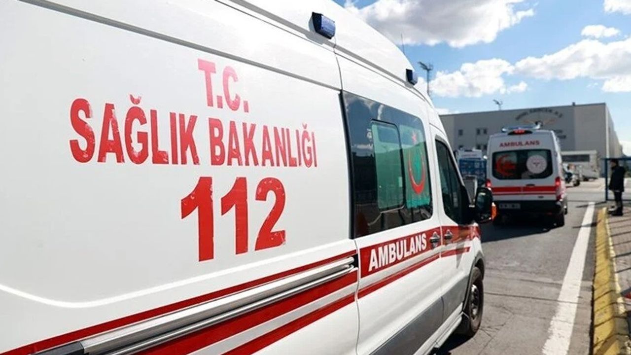 Alanya'da trafik kazası: Araç kaldırıma çarptı.
