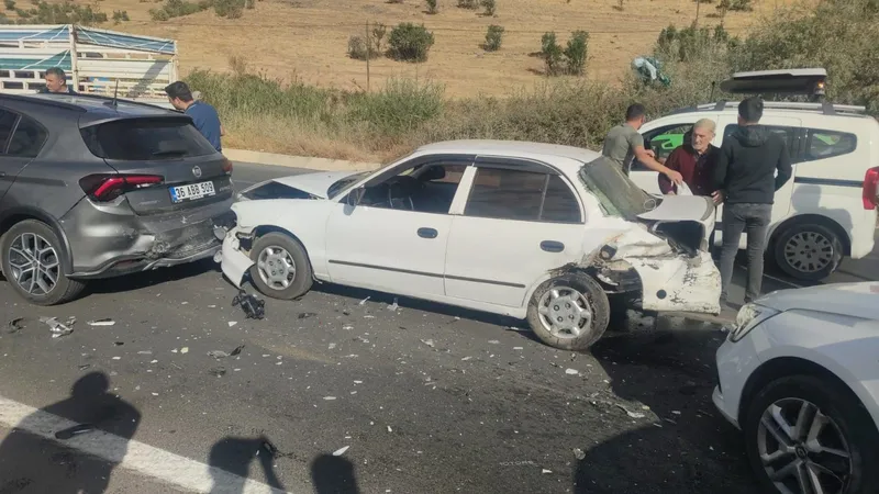 Bingöl'de ardışık trafik kazası: 4 kişi yaralandı.