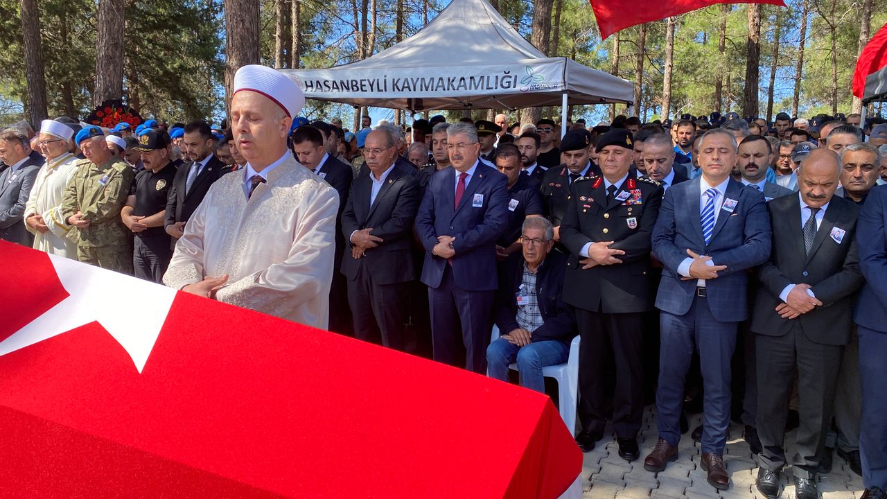Trafik kazasında hayatını kaybeden astsubay, son yolculuğuna uğurlandı!