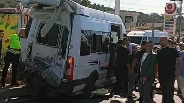 Aynı yerde, yarım saat arayla iki kaza: 2 kişi hayatını kaybetti, 9 kişi yaralandı.