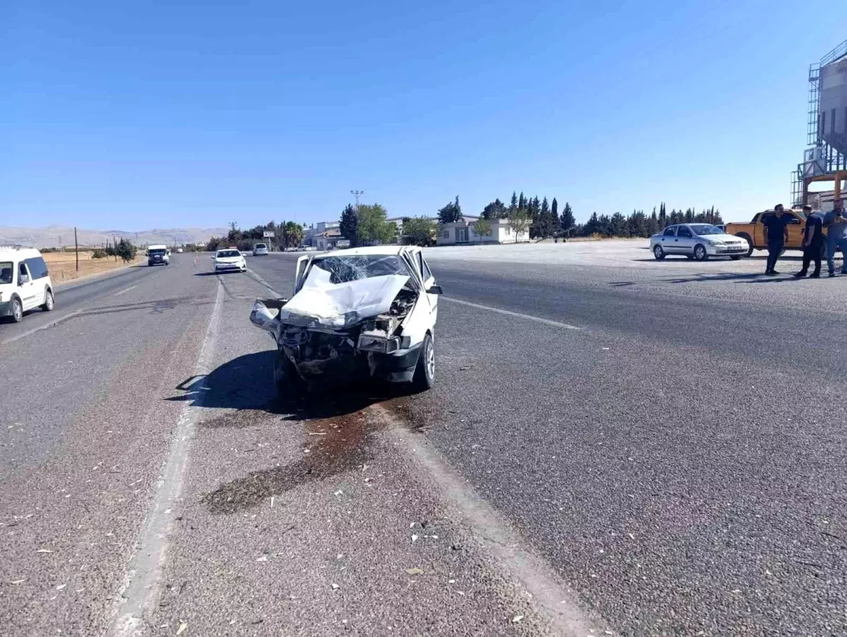 Kahta'da Trafik Kazası: 4 Kişi Yaralandı