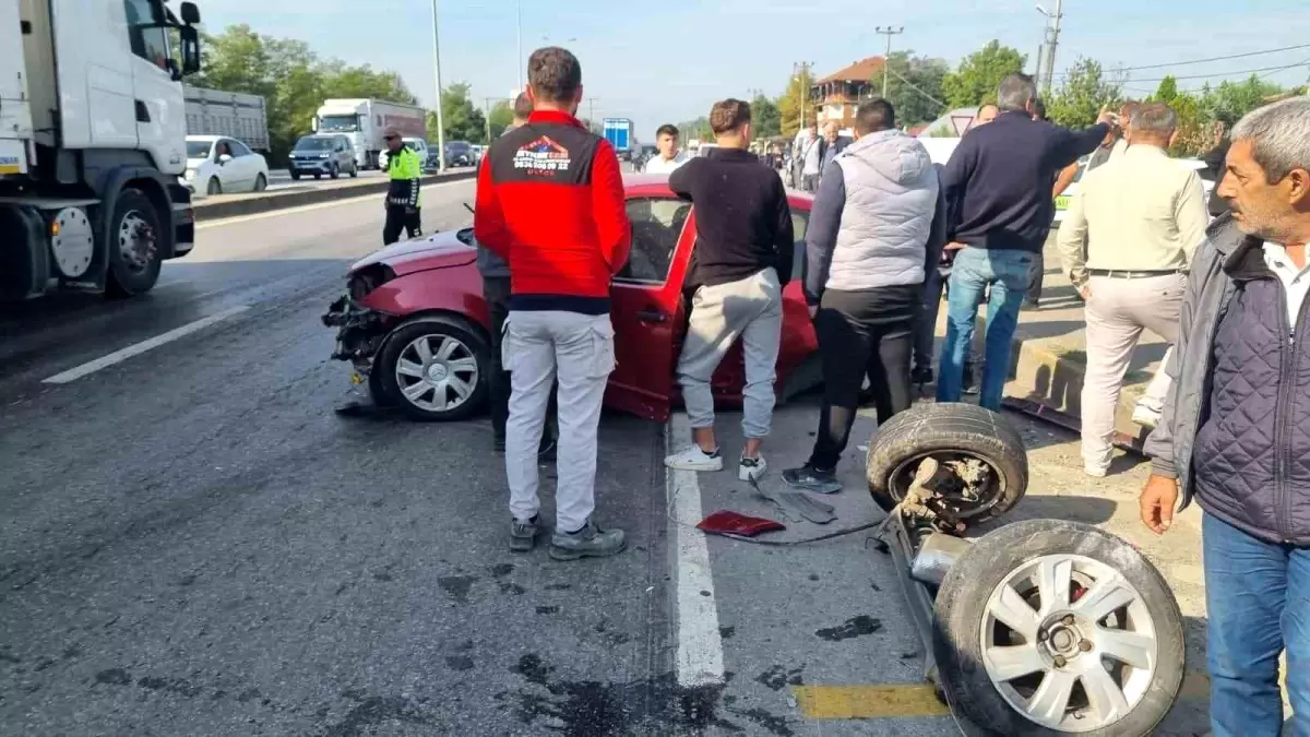 Sakarya'da trafik kazasında 2 kişi yaralandı.