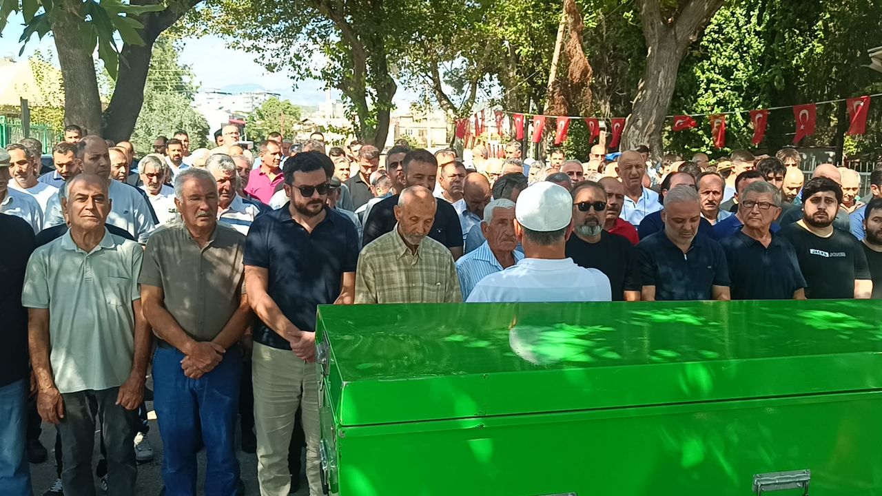 Antalya'da ölen doktorun cenazesi Adana'ya defnedildi.