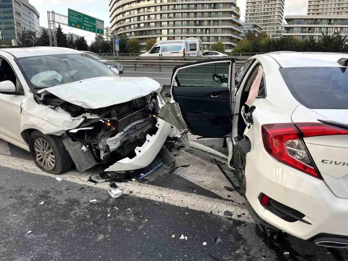 Bağcılar'da Kaza: 4 Kişi Yaralı
