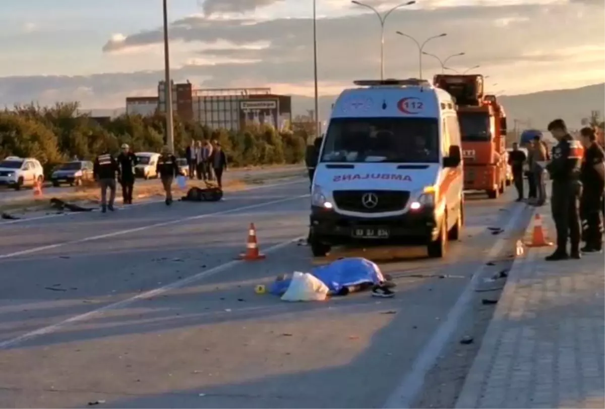 Afyonkarahisar'da Kaza Sonucu 1 Kişi Hayatını Kaybetti, 3 Kişi Yaralandı.