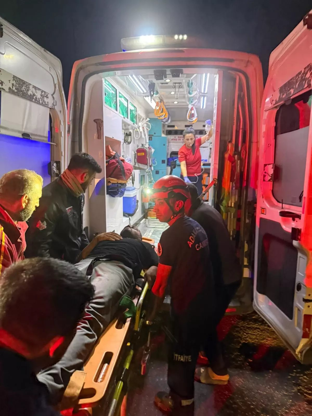 Adana'da Kaza: Bir Kişi Hayatını Kaybetti, İki Kişi Yaralandı.