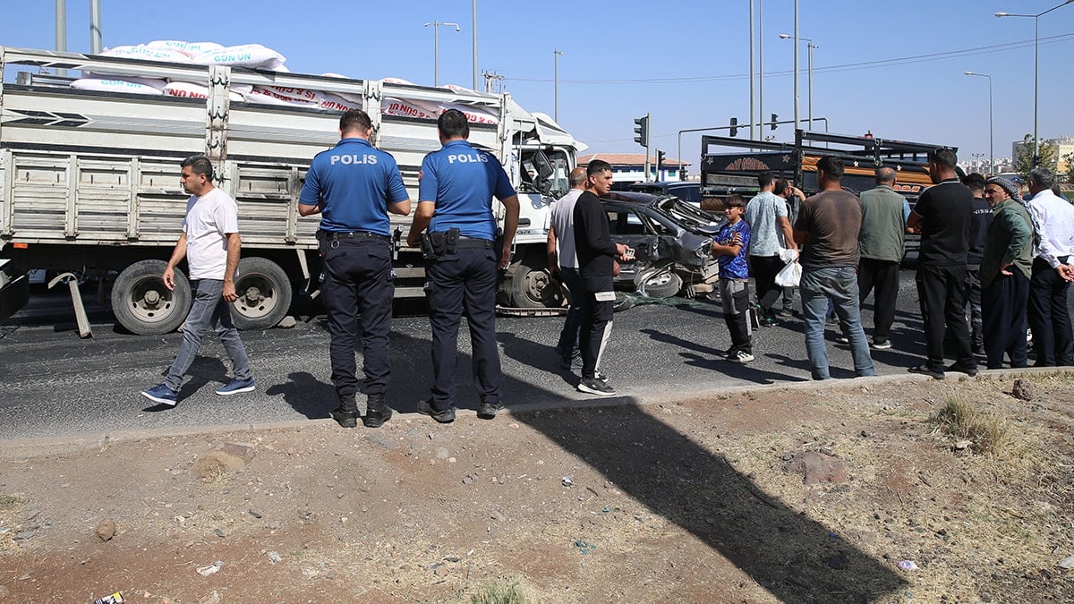 Diyarbakır'da ardışık trafik kazası: 12 yaralı