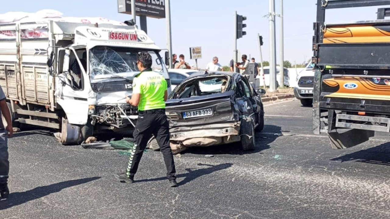 Kazaya 6 araç karıştı, 12 kişi yaralandı.