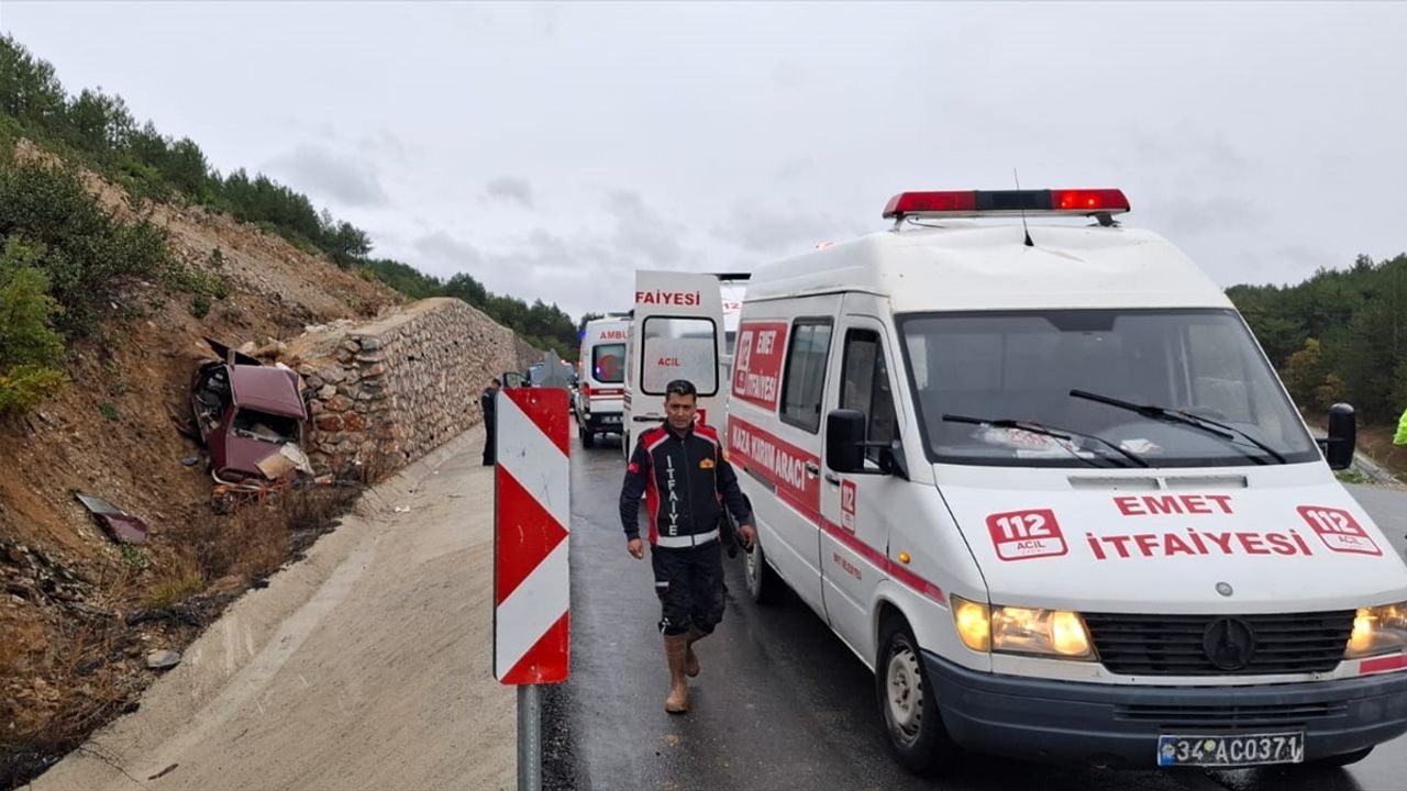 Emet'te meydana gelen trafik kazasında sürücü ile eşi yaşamını yitirdi.