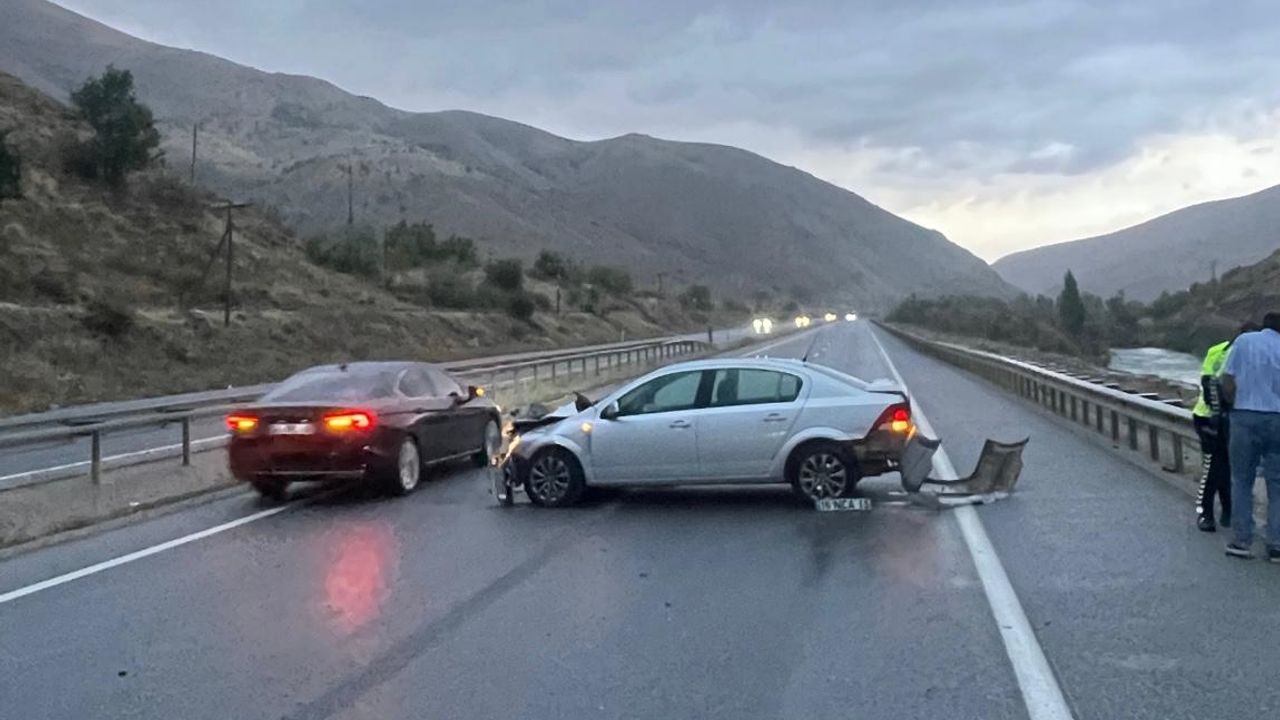 Erzincan'da trafik kazası sonucu 3 kişi yaralandı.