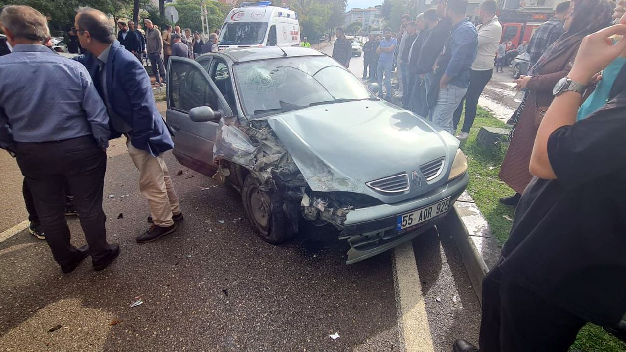 Samsun'da trafik kazasında 1 yaya ve 3 kişi yaralandı.