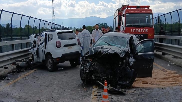 Sakarya'da jandarma aracıyla otomobil çarpıştı: 2 şehit.