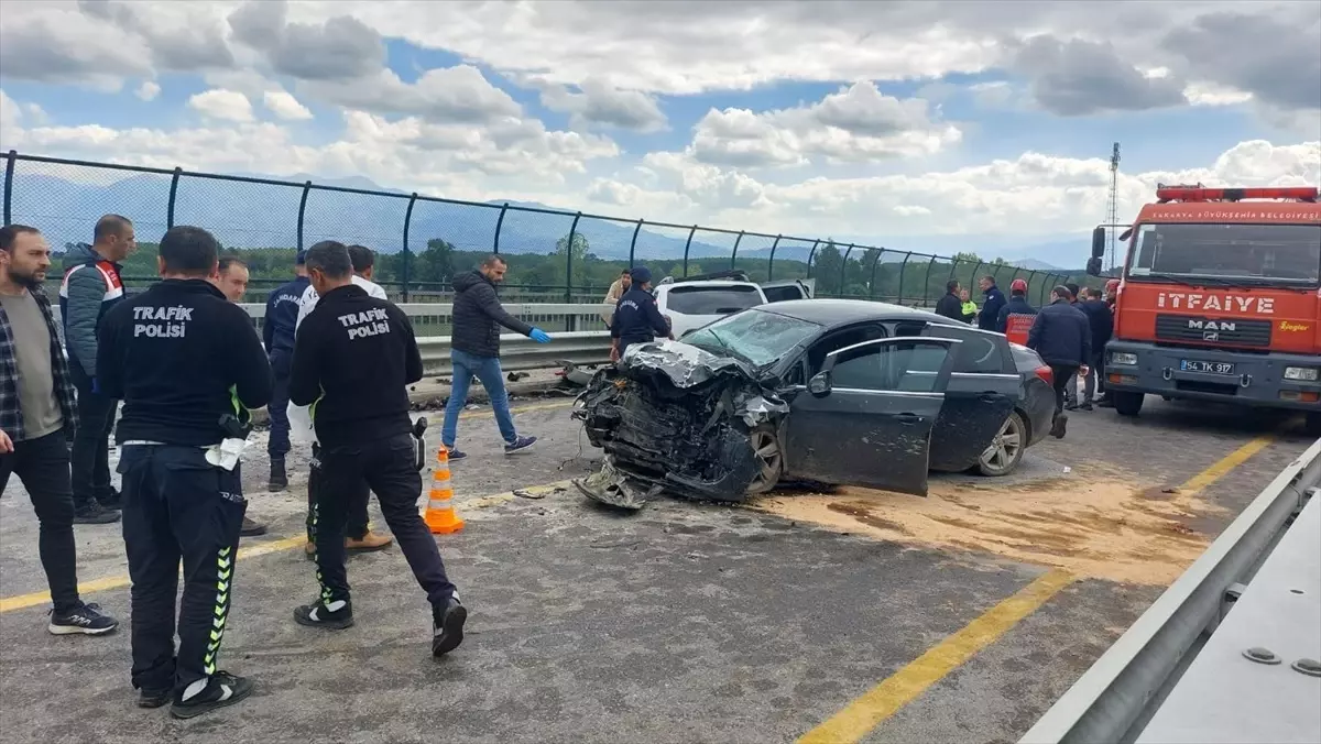 Sakarya'da trafik kazasında 2 jandarma görevlisi şehit düştü.