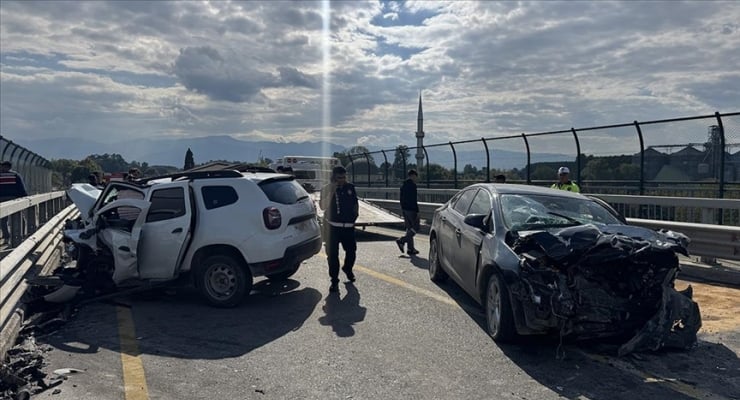 Sakarya'da trafik kazasında iki jandarma öldü.
