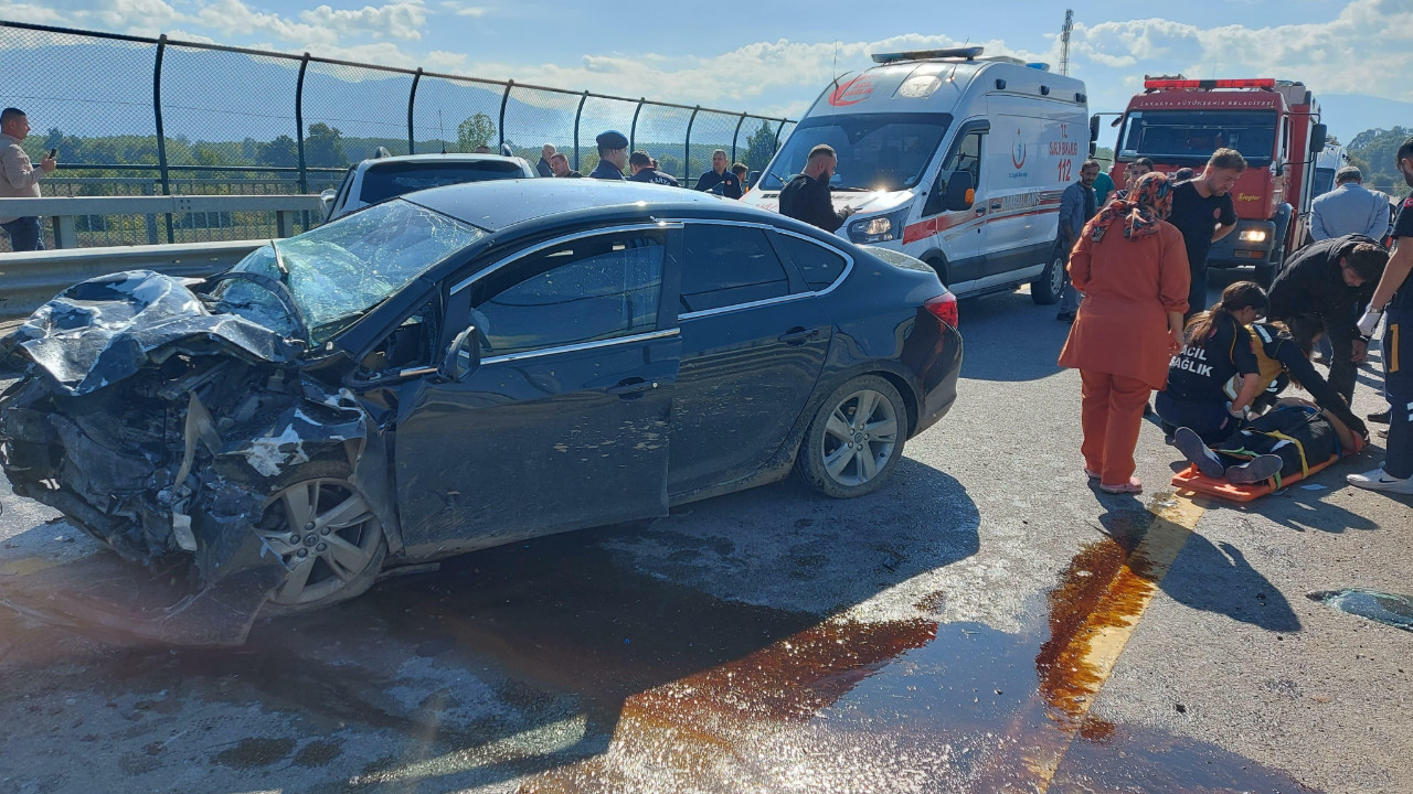 Sakarya'da yaşanan trafik kazasında iki jandarma personeli hayatını kaybetti.