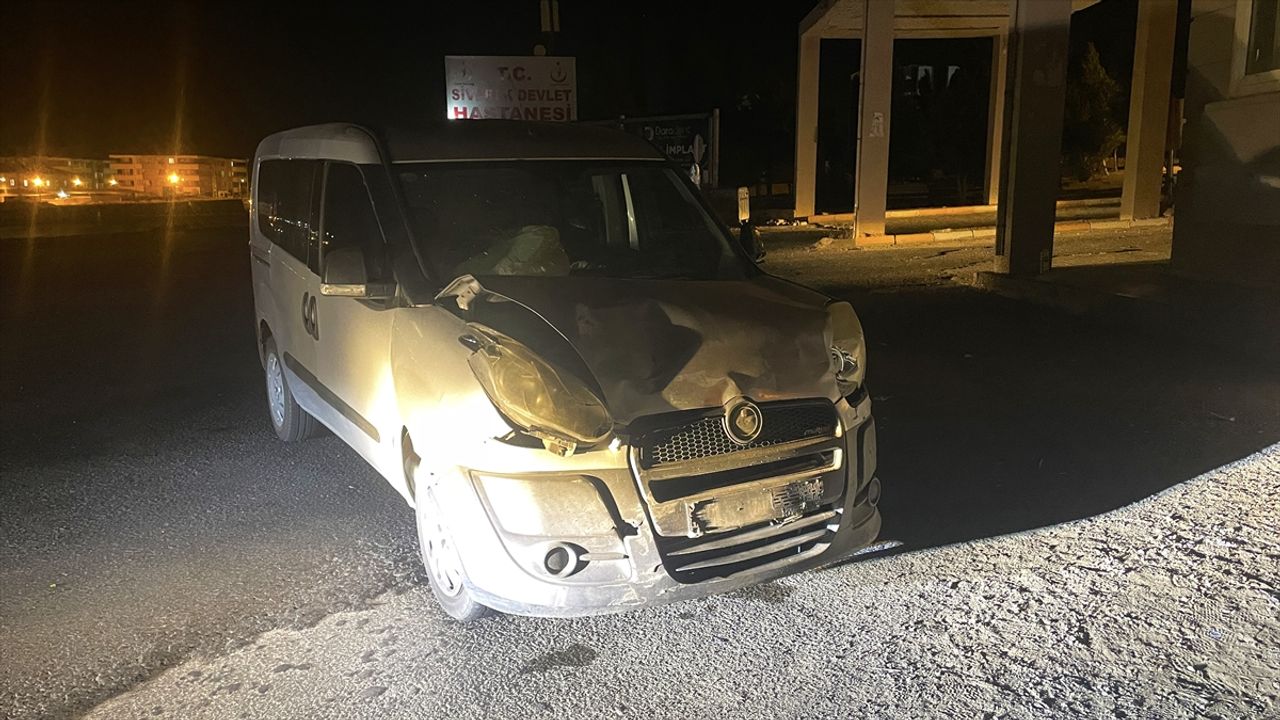 Şanlıurfa'da meydana gelen trafik kazasında 2 polis dahil 4 kişi yaralandı.