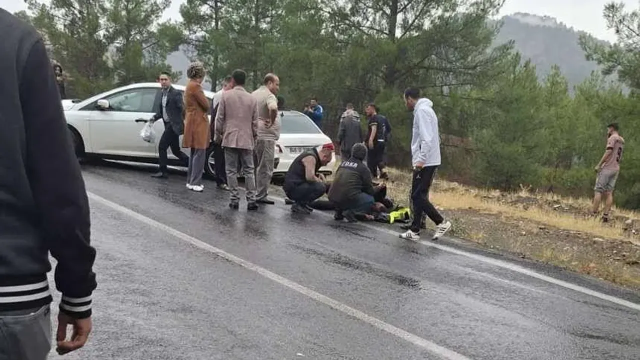 Kaygan yol sebebiyle meydana gelen kazada 3 kişi yaralandı.