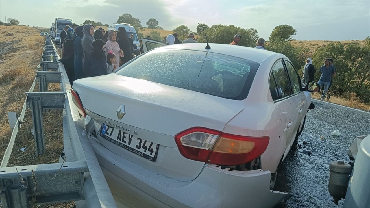 Mardin'de trafik kazasında biri ağır olmak üzere 4 kişi yaralandı.