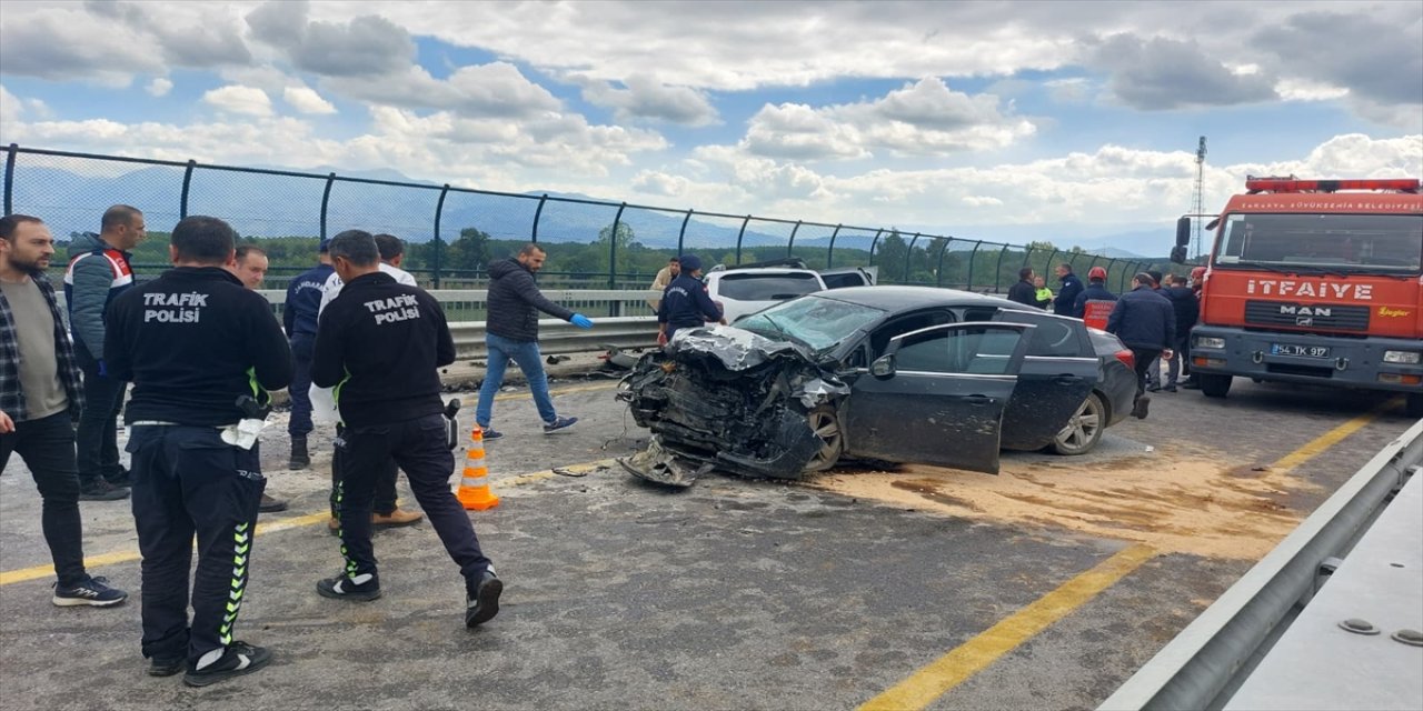Sakarya Akyazı'da trafik kazasında 2 jandarma öldü, 2 kişi yaralandı.