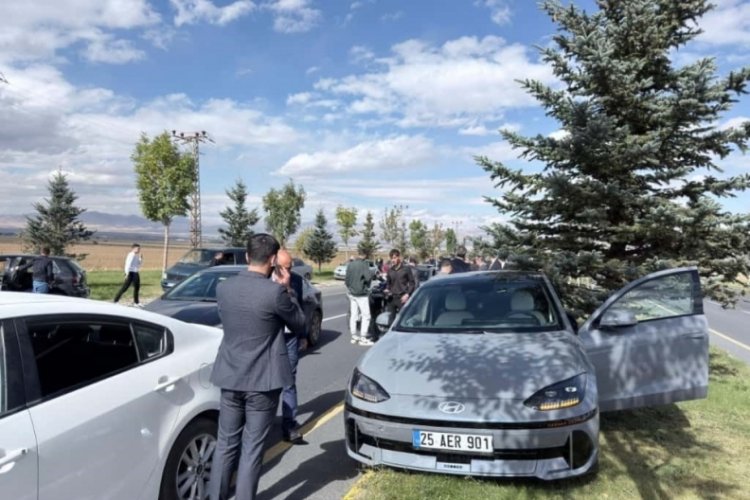 Trafik kazası Anahtar Parti konvoyunda meydana geldi.