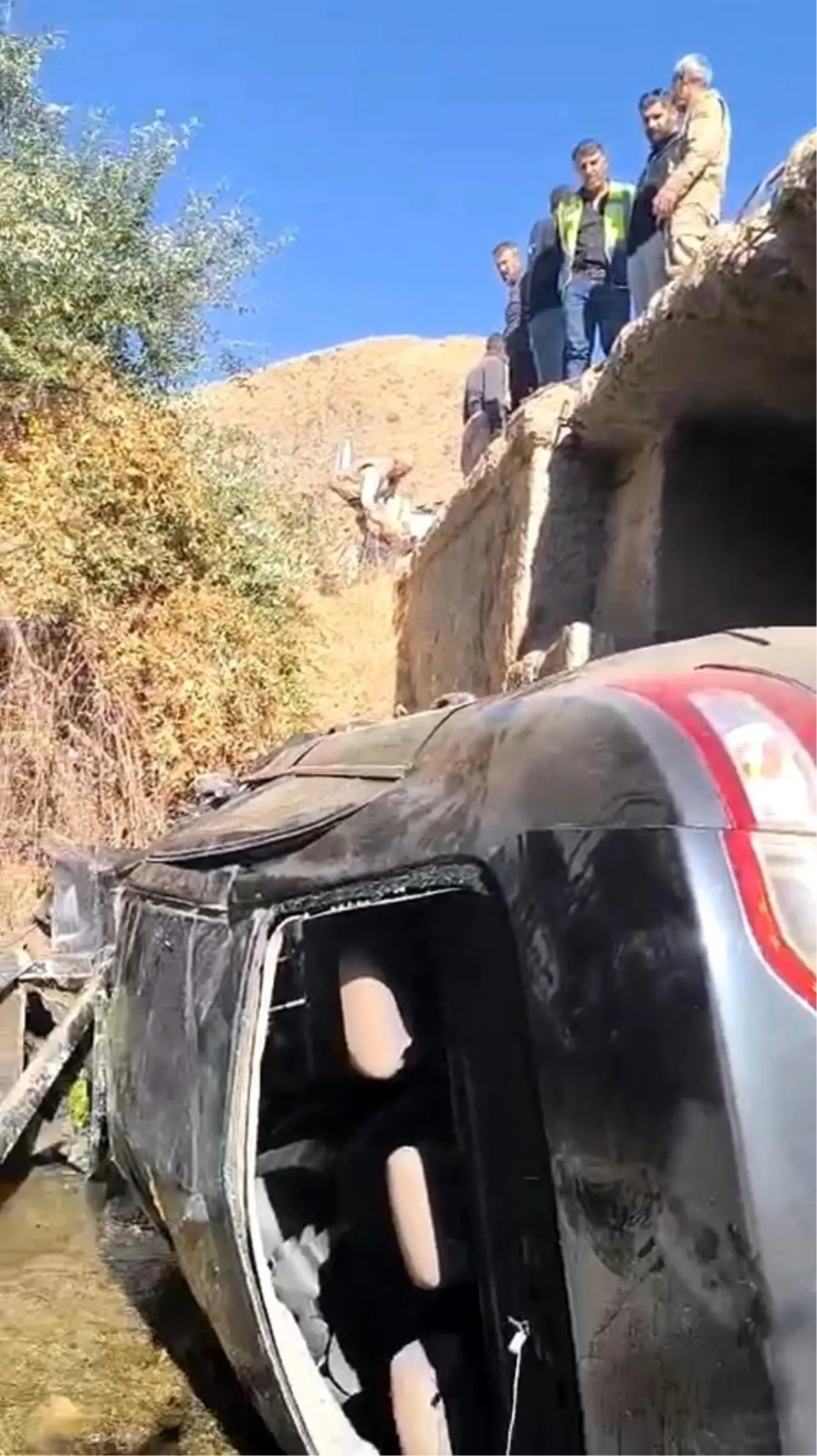 Yüksekova'da Kaza: 4 Kişi Yaralandı