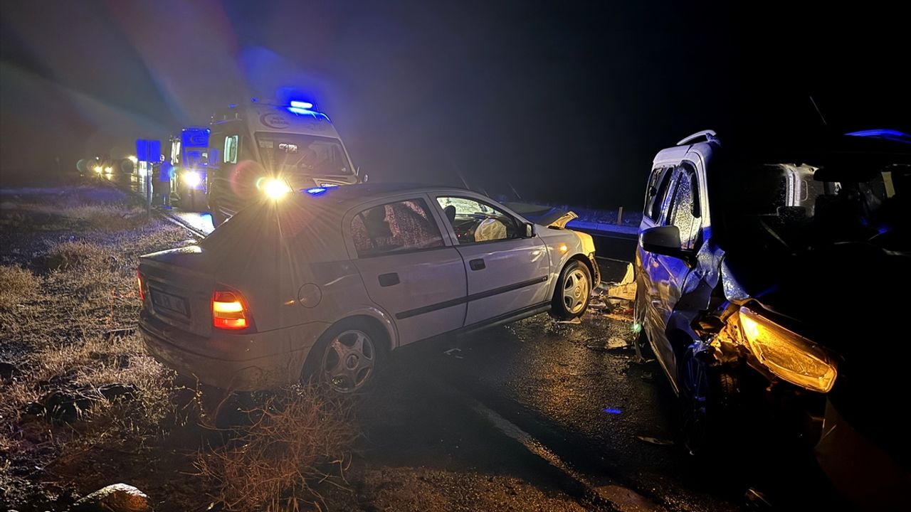 Şanlıurfa'da ardışık bir şekilde meydana gelen trafik kazasında 10 kişi yaralandı.